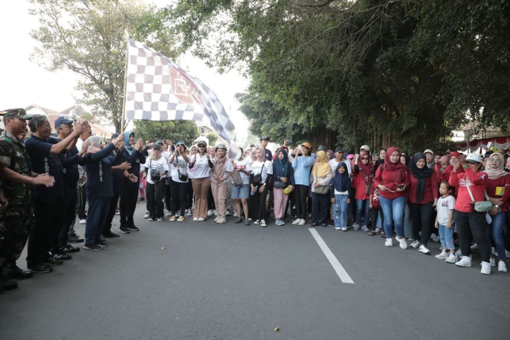 Peringati Hari Buruh, Pemkab Sleman gelar Jalan Santai&nbsp;Tripatit