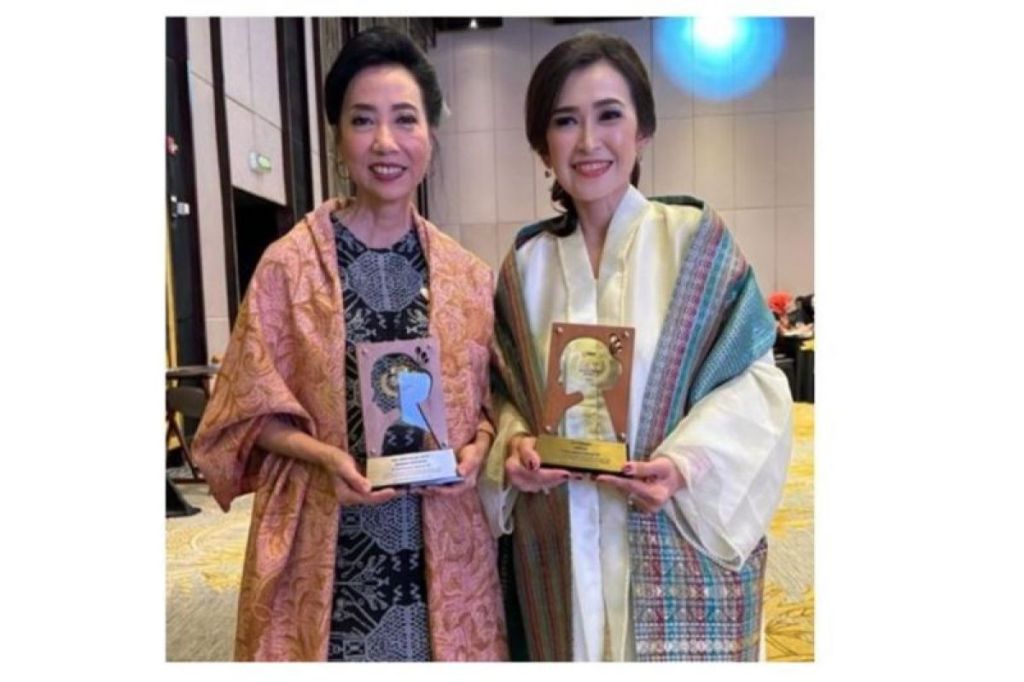 Komisaris dan Direksi Danamon terima penghargaan Infobank 500 Most Outstanding Women&nbsp;2024