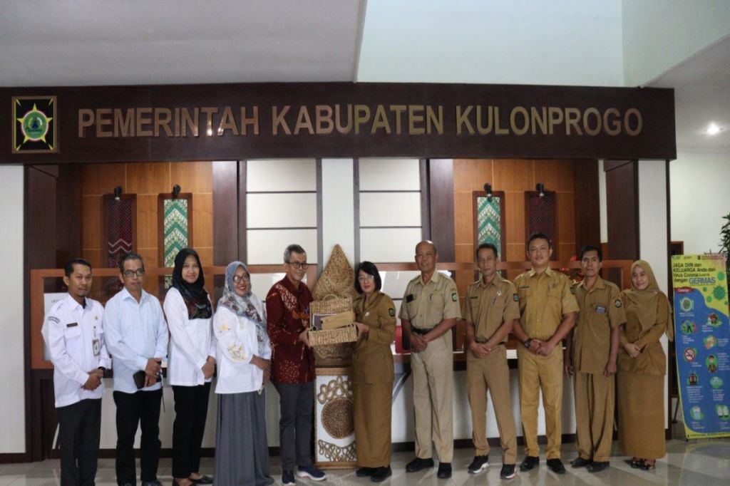 KPU Kulon Progo serahkan berkas pelantikan caleg pada&nbsp;Bupati