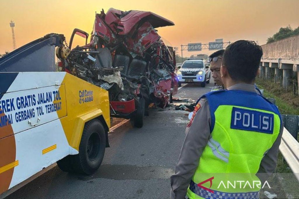 Kecelakaan di tol tewaskan 6 orang gegara sopir&nbsp;mengantuk