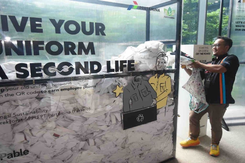 PT Pertamina irit emisi karbon 41,8 ton dari Program Daur Ulang Seragam di tanah&nbsp;airl